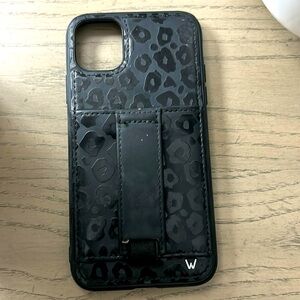 iPhone 11 Black Leopard Walli Case